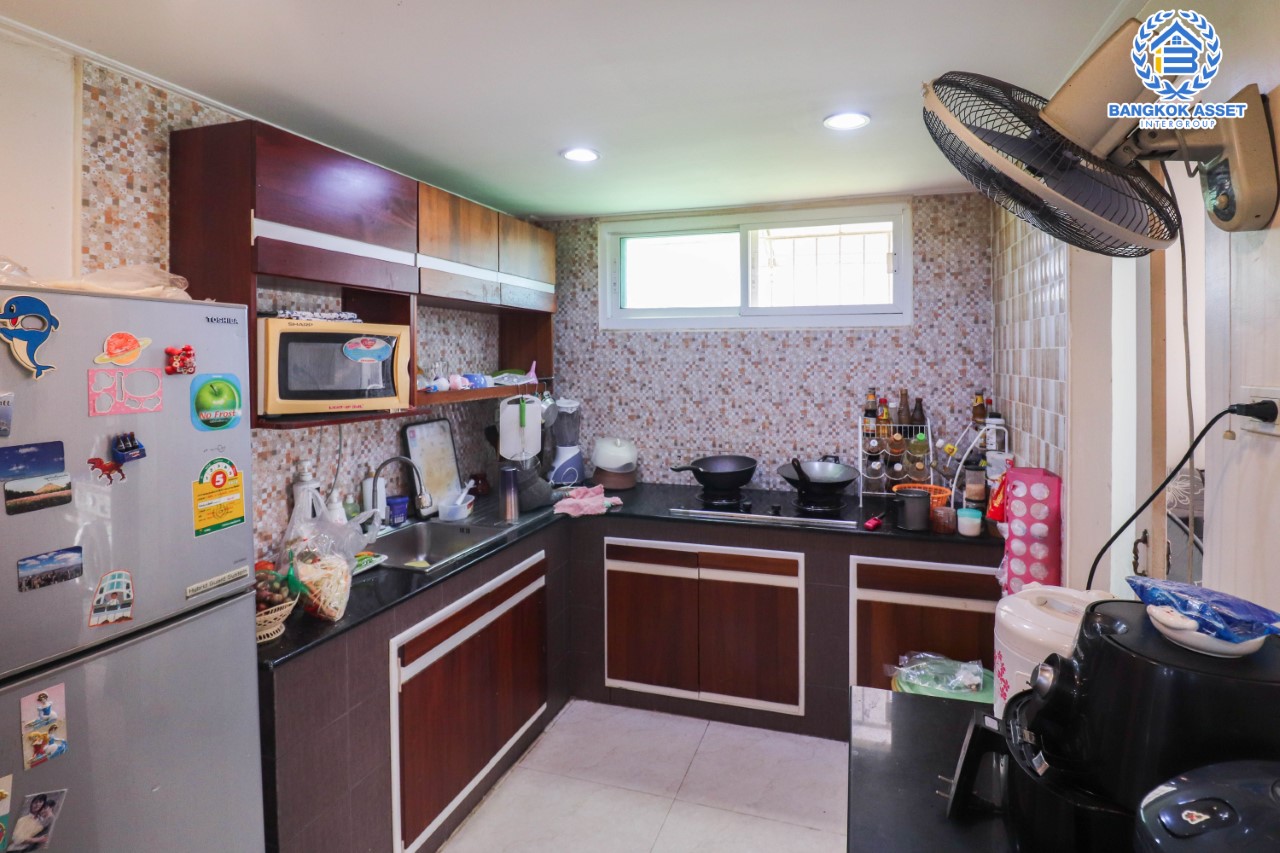 *****บ้านเดี่ยวมือสอง ม.กฤษดานคร แจ้งวัฒนะ หลังใหญ่ เนื้อที่ 55 ตร.ว. ฟังก์ชันจัดเต็ม 4 ห้องนอน 2 ห้องน้ำ จอดรถได้ 2 คัน  บนทำเลศักยภาพ เชื่อมต่อหลายเส้นทาง ใกล้ทางด่วน "แจ้งวัฒนะ", เมืองทองธานี, เซ็นทรัลแจ้งวัฒนะ และรถไฟฟ้าสายสีชมพู "สถานีแจ้งวัฒนะ-ปากเกร็ด 28"